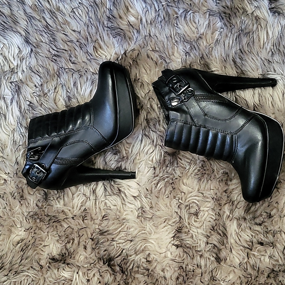 Heels - Picture 2 of 3